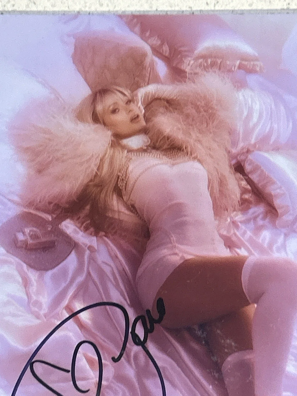 Paris Hilton Autographed Photo - Grammys 2026 - No JSA, image 3