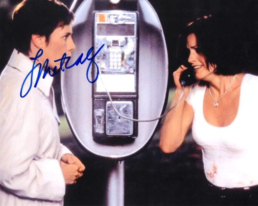 Laurie Metcalf — Laurie Metcalf Signed Autograph 8x10 Photo Scream 2 Debbie Salt w/ Courteney Cox