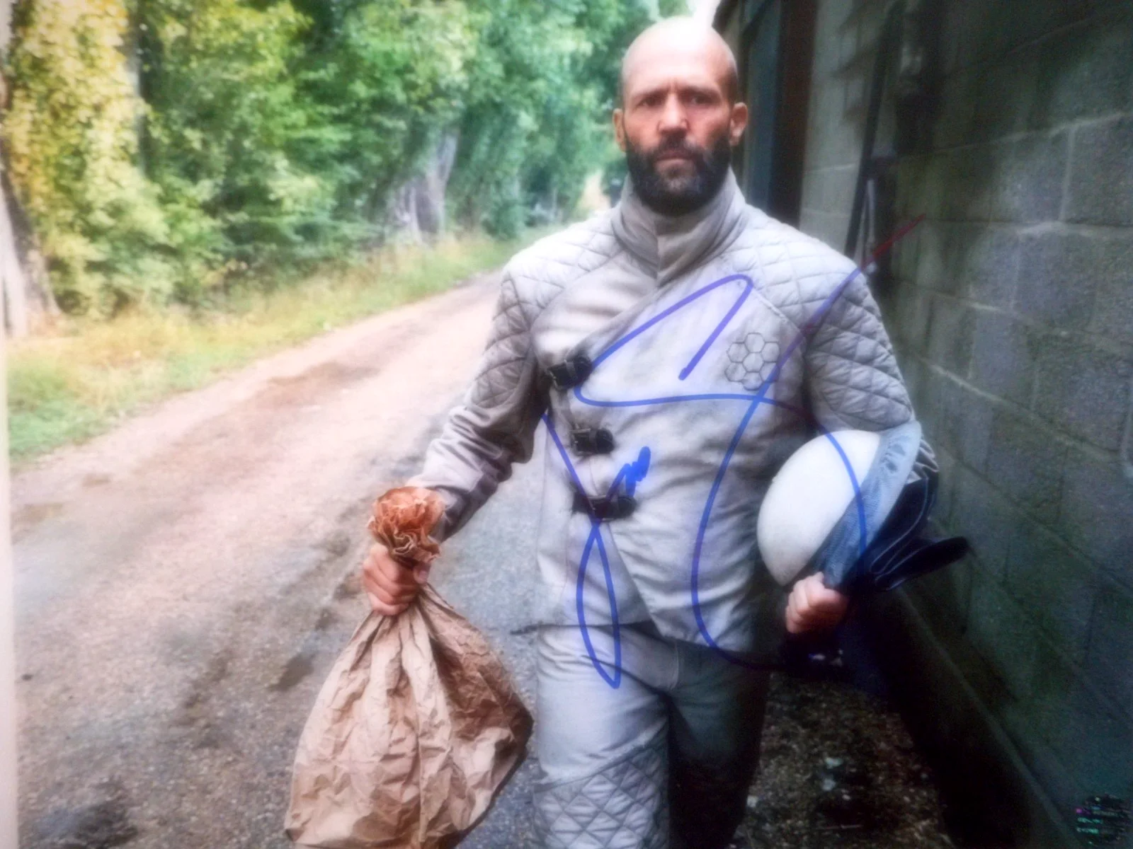 Jason Statham — Jason Statham autographed THE BEEKEEPER Action 8x10 Photo W/COA # Holograms, image 2