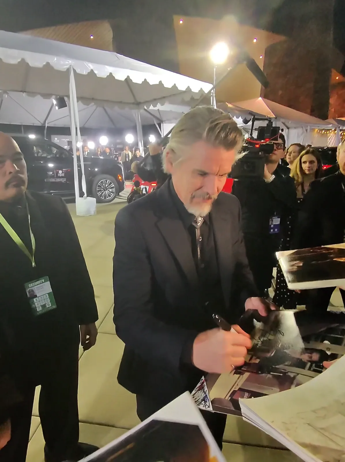 ETHAN HAWKE SIGNED BEFORE SUNSET 12x18 PHOTO w/EXACT VIDEO PROOF & AUTOGRAPH COA, изображение 2