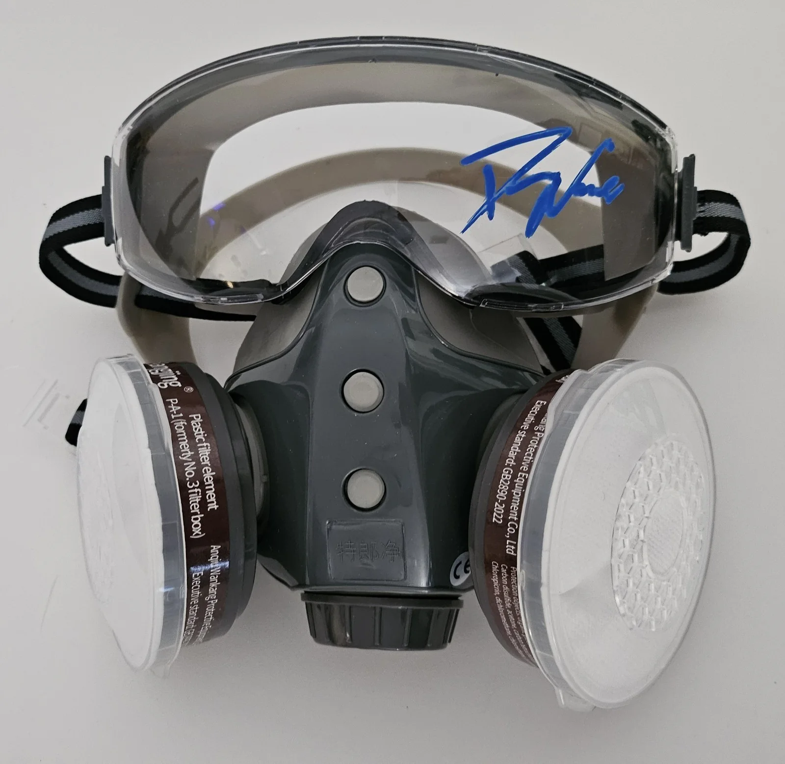 Bryan Cranston — Dean Norris Signed Gas Mask Breaking Bad Hank Schrader Autograph Heisenberg Prop, изображение 2