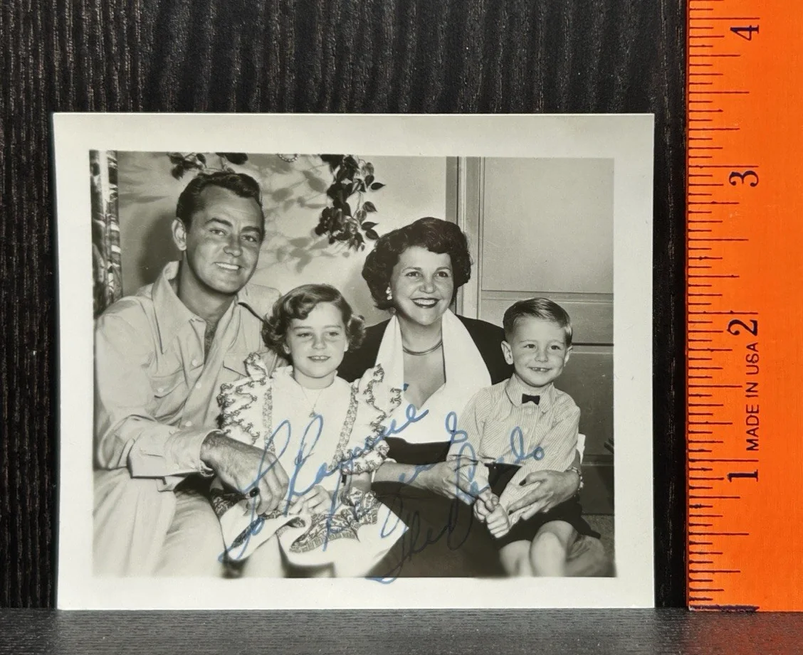 Alan Ladd — *** ALAN LADD SMALL SIGNED FAMILY PHOTO *** JSA COA Autograph PRODUCER STAR WARS, изображение 2