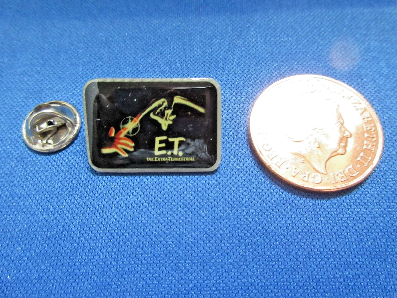 ET THE EXTRA TERRESTRIAL PIN BADGE 90's UNUSED EX SHOP STOCK, image 4