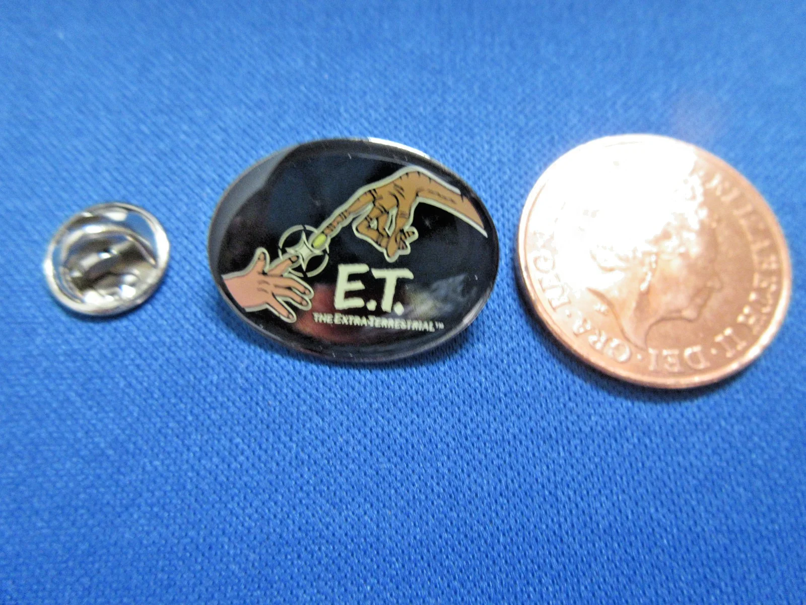 ET THE EXTRA TERRESTRIAL PIN BADGE 90's UNUSED EX SHOP STOCK, image 4