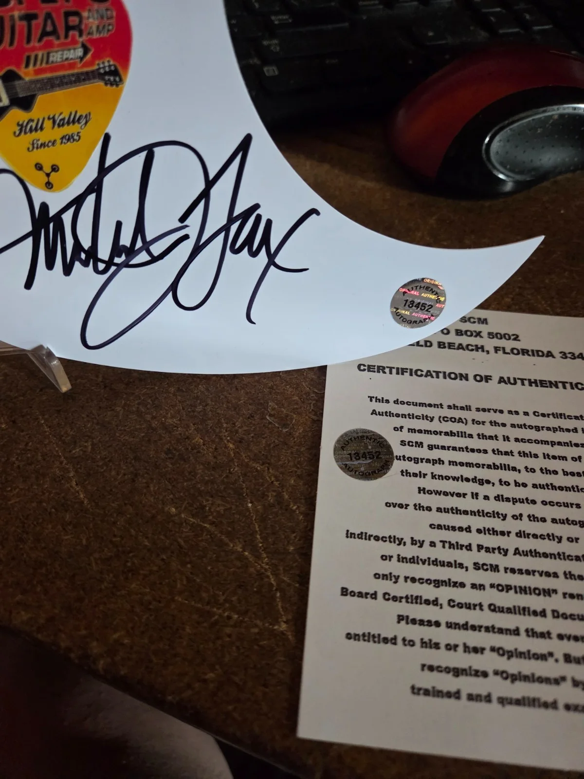 MICHAEL J. FOX CHRISTOPHER LLOYD — MICHAEL J FOX signed GUITAR pick scm coa+ C. LLOYD au BECKETT back to the future, изображение 3