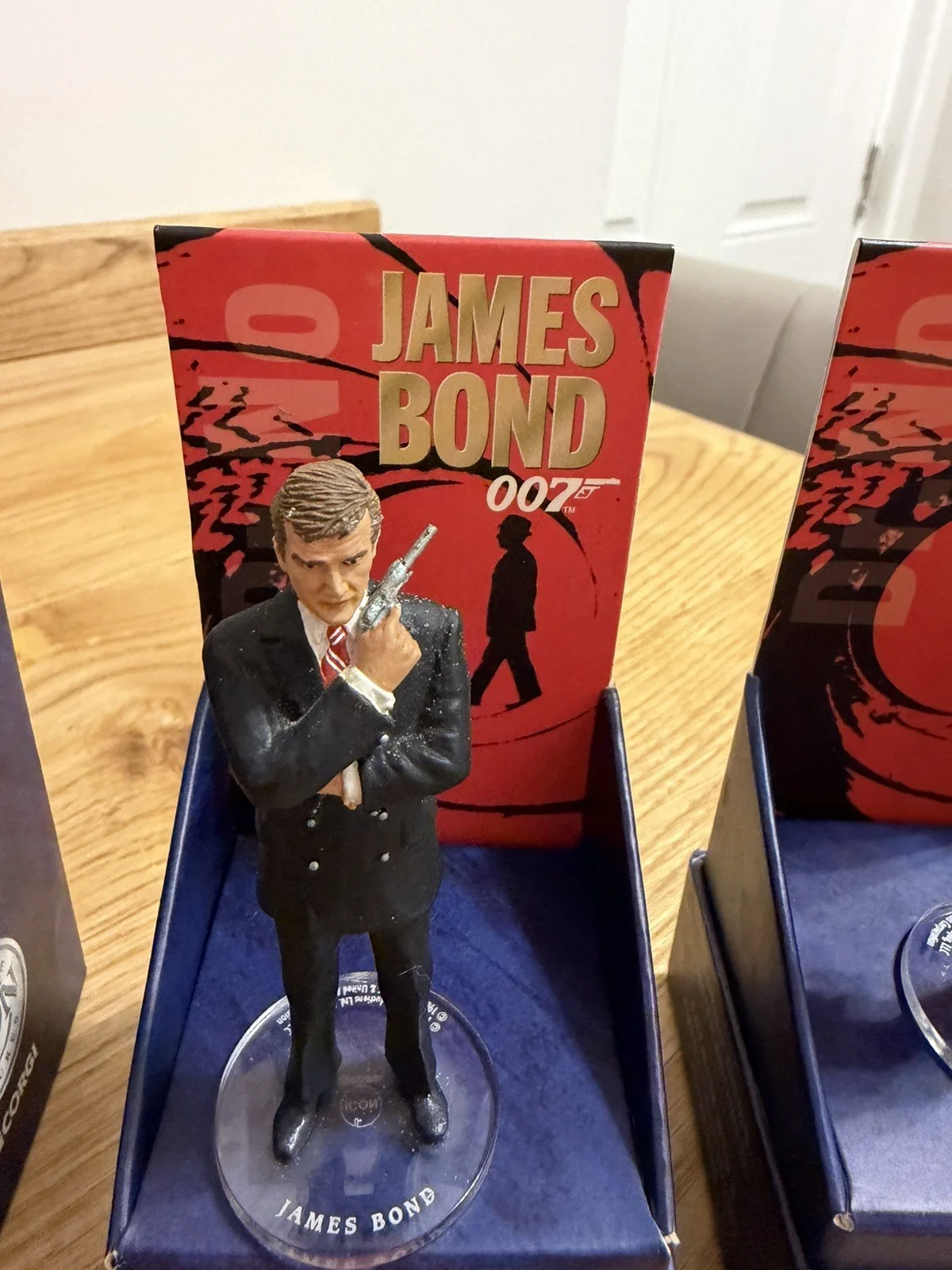 CORGI ICON James Bond 007 metal figure, boxed excellent condition MOORE F04041, изображение 5