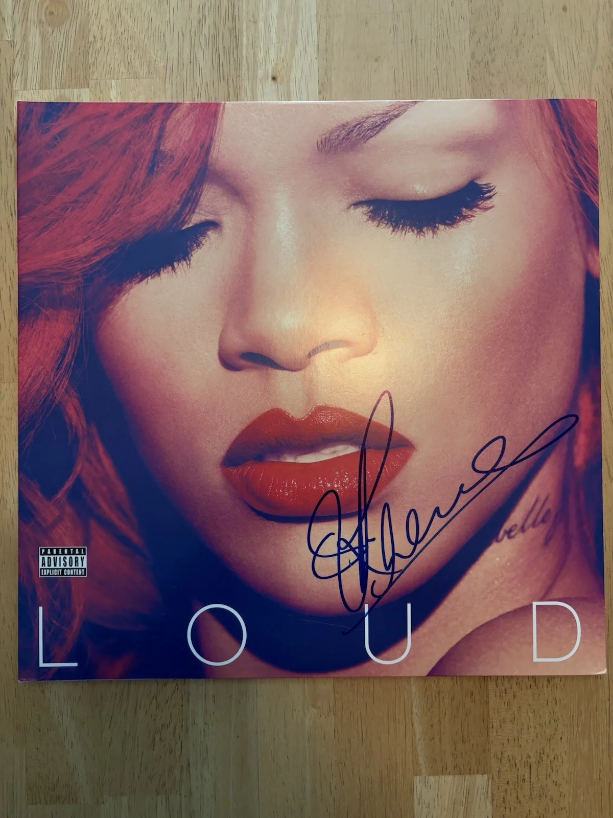 Rihanna Signed Autographed Loud Record Album LP Vinyl JSA COA LOA Rare, изображение 2