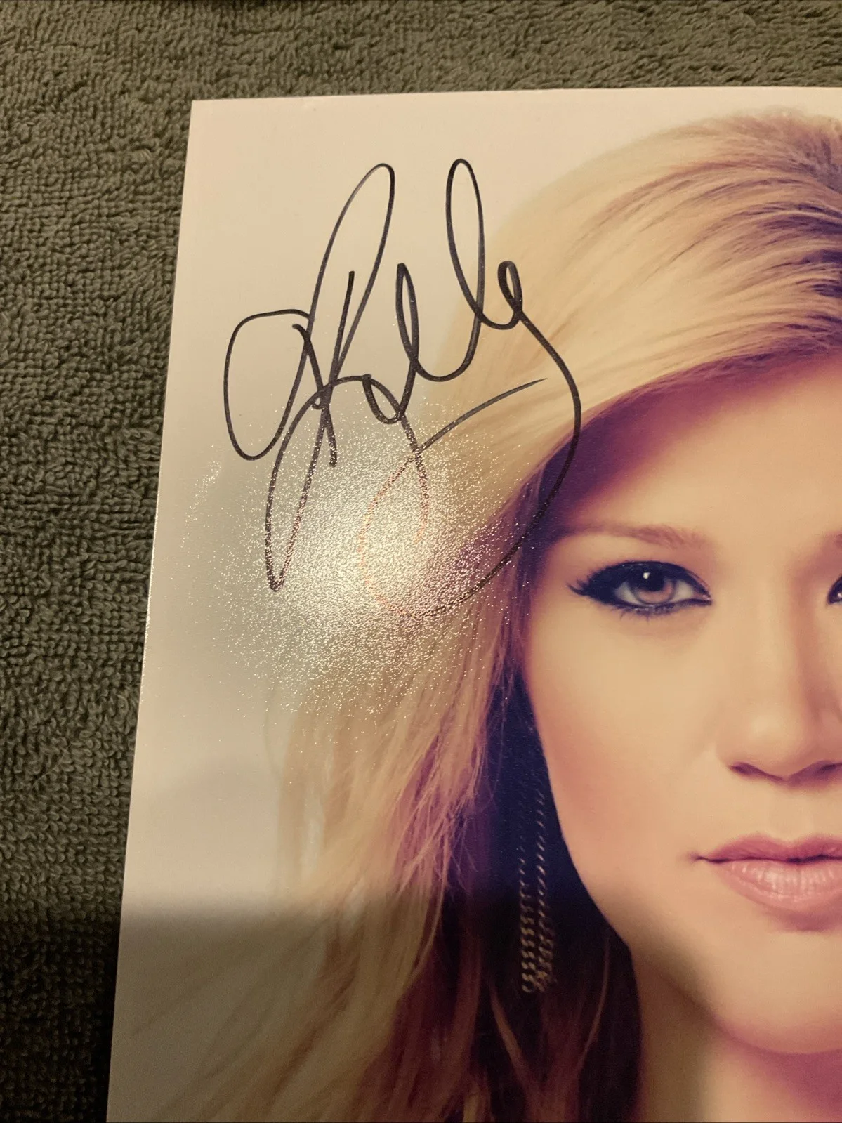 Kelly Clarkson — Kelly Clarkson Hand Signed Autographed 8x10 Photo Singer TV Personality, изображение 2