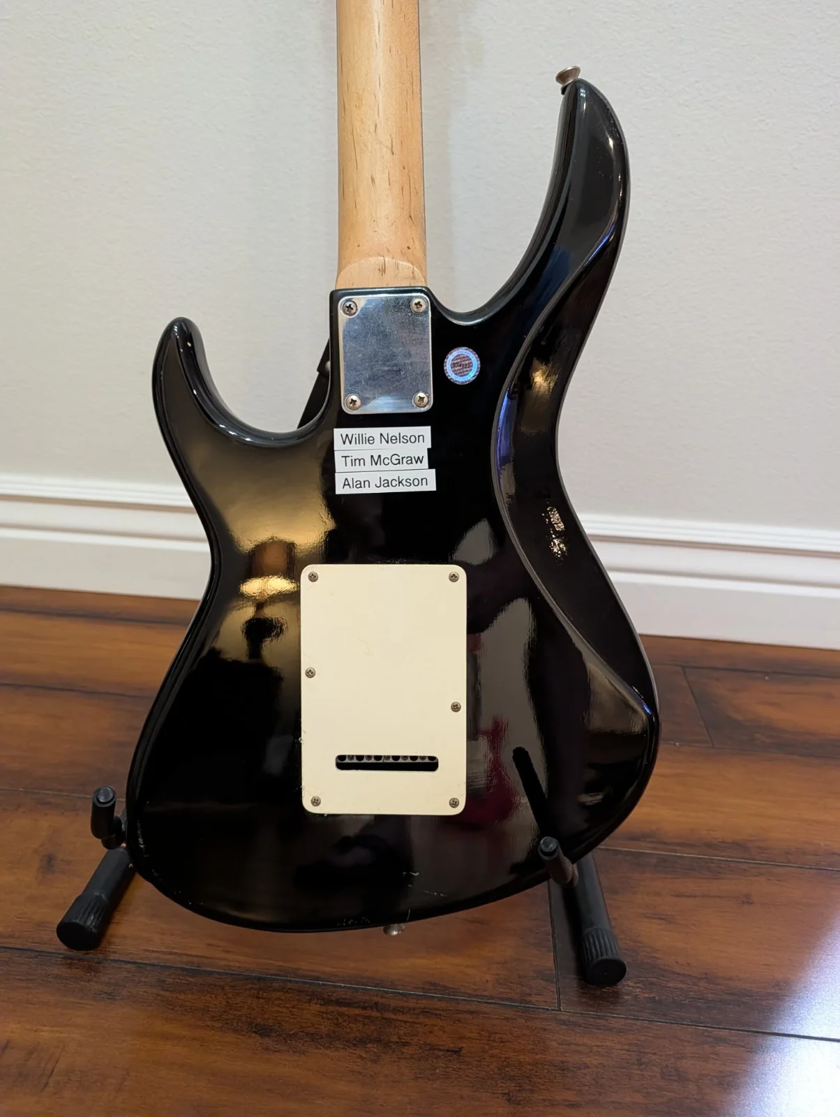 Willie Nelson Signed Electric Guitar Alan Jackson Tim McGraw Black Strat, image 3