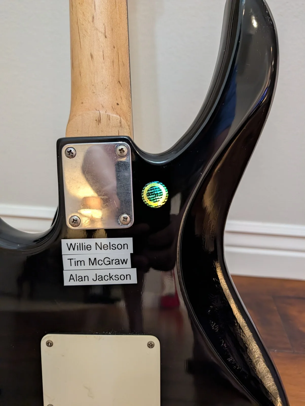 Willie Nelson Signed Electric Guitar Alan Jackson Tim McGraw Black Strat, image 4