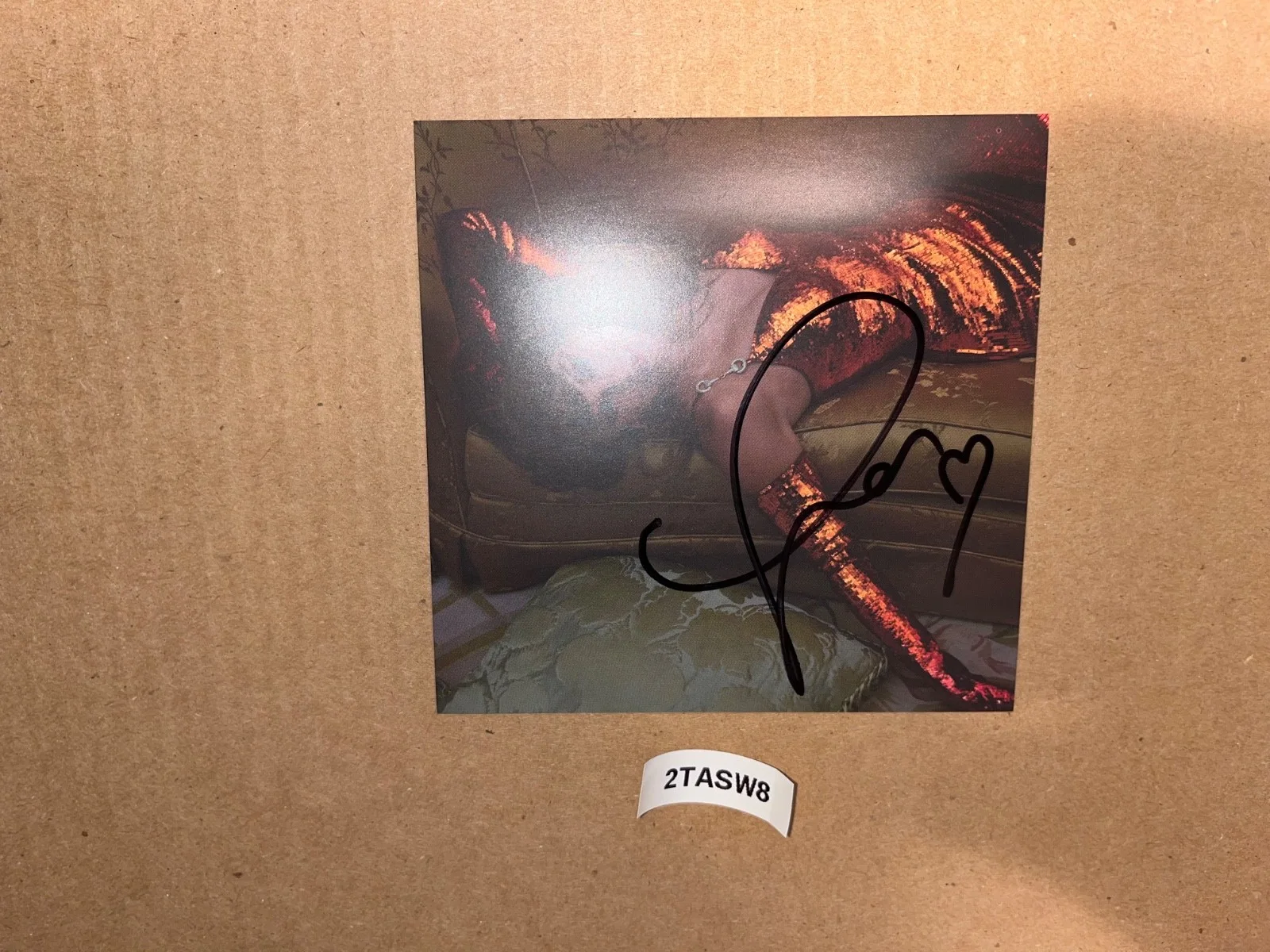 Taylor Swift Signed Autographed CD The Life of a Showgirl Art Card 2, изображение 3
