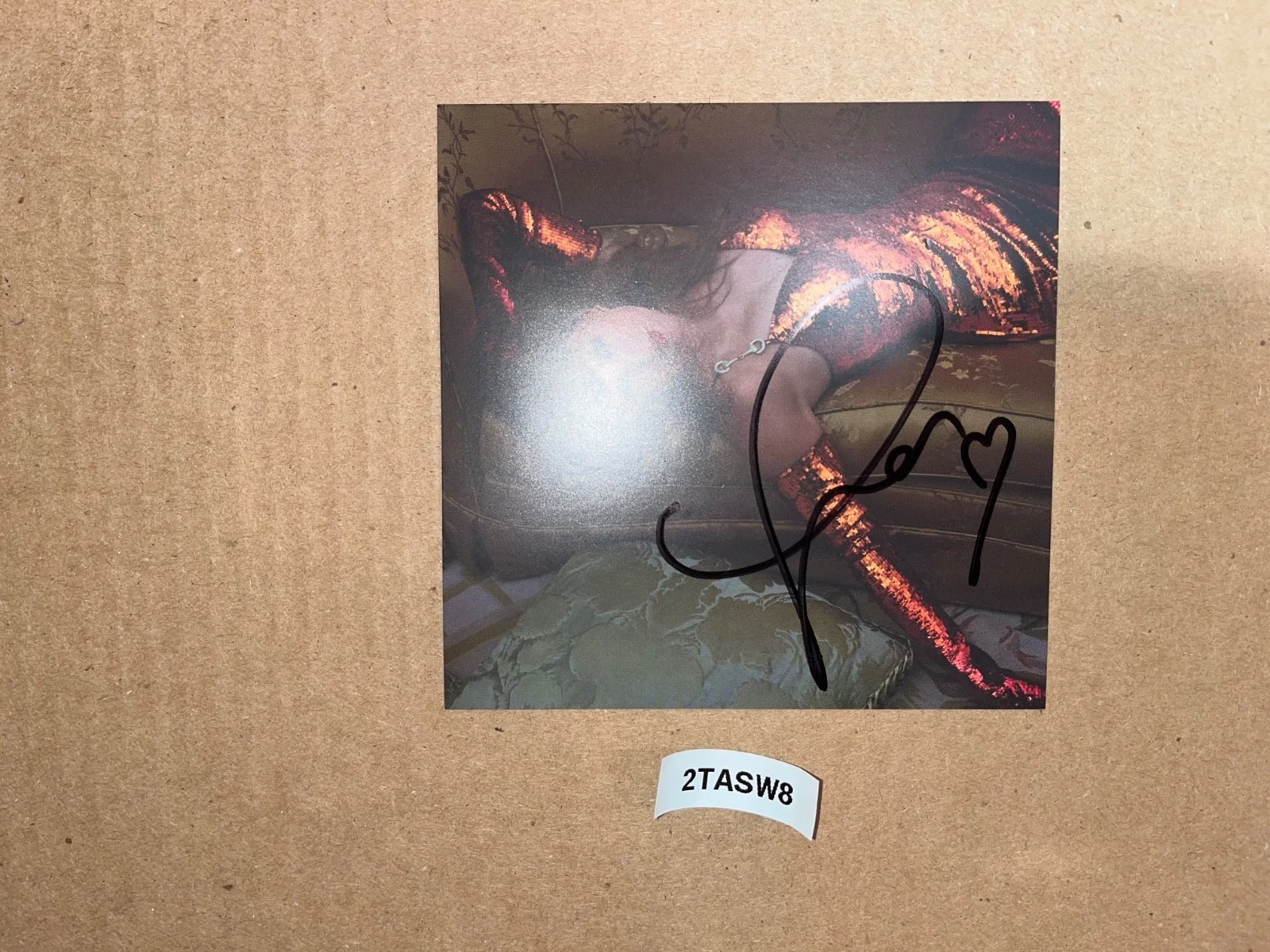 Taylor Swift Signed Autographed CD The Life of a Showgirl Art Card 2, изображение 4