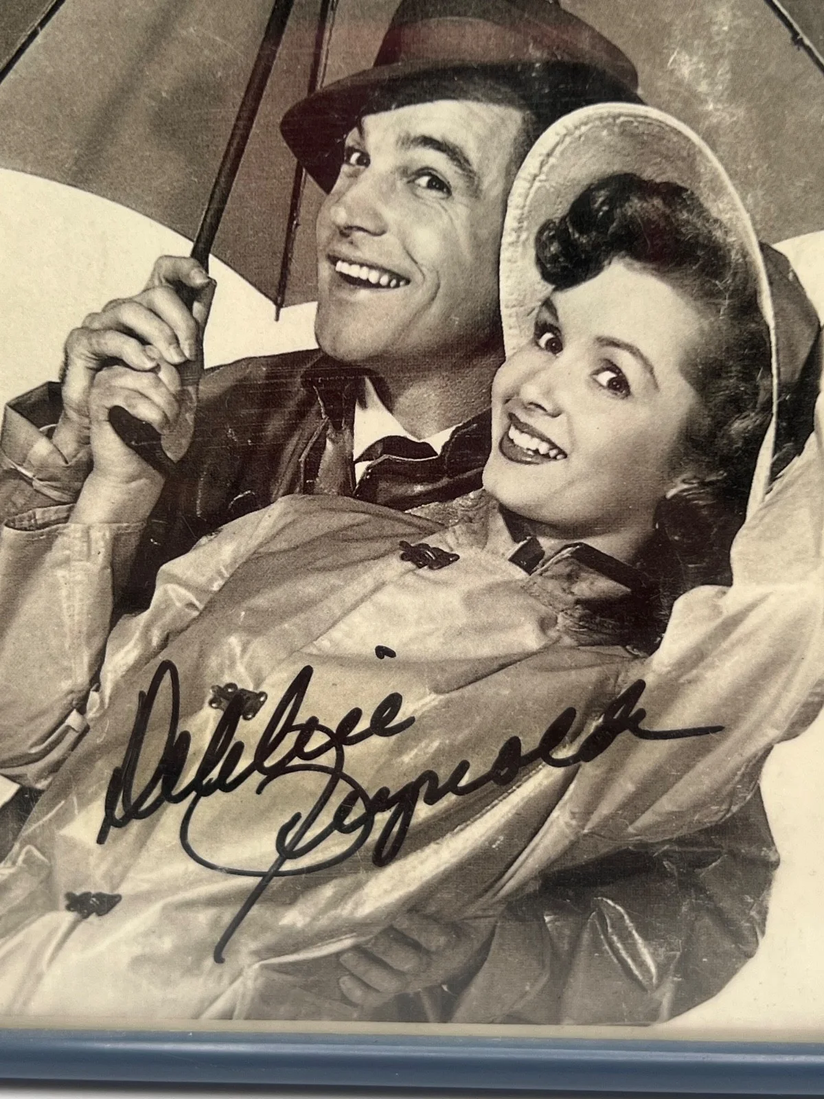 Debbie Reynolds — DEBBIE REYNOLDS Signed Framed 3x5 "Singin' In The Rain" movie Photo Gene Kelly, изображение 2