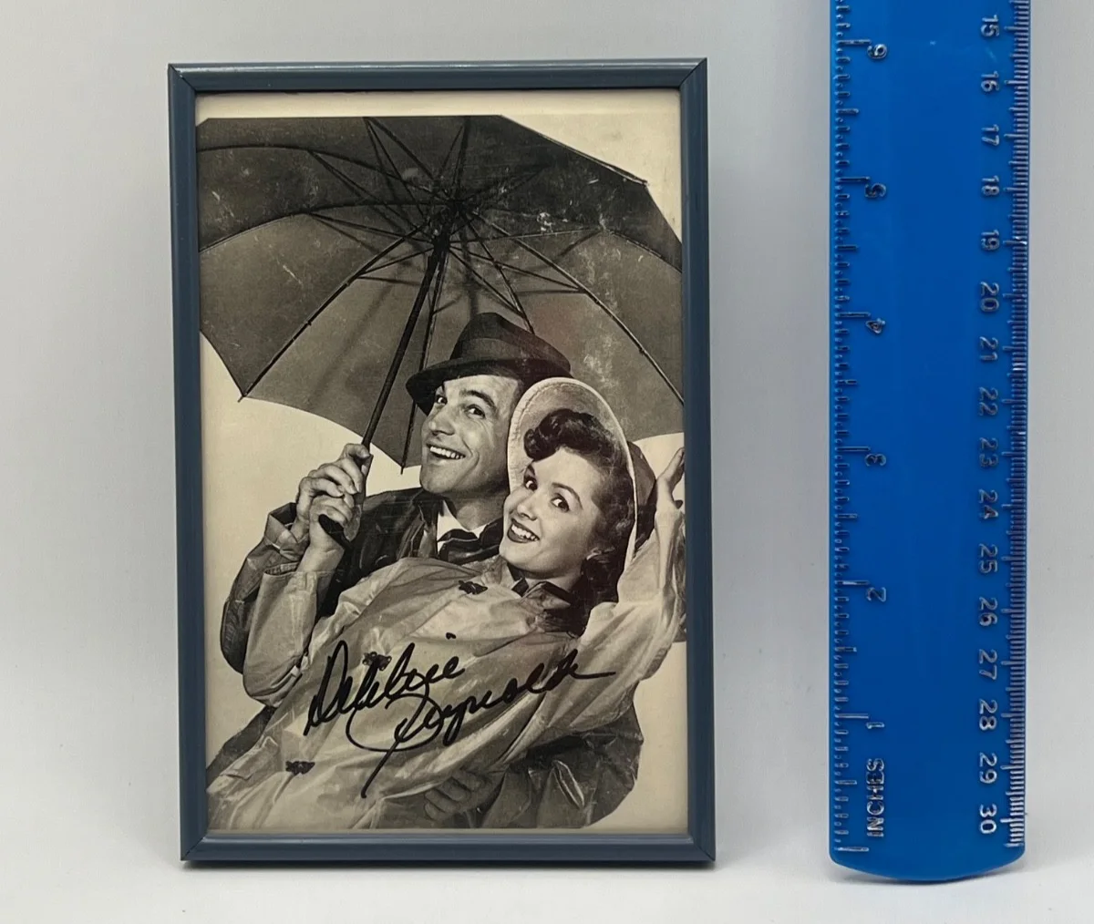 Debbie Reynolds — DEBBIE REYNOLDS Signed Framed 3x5 "Singin' In The Rain" movie Photo Gene Kelly, изображение 4