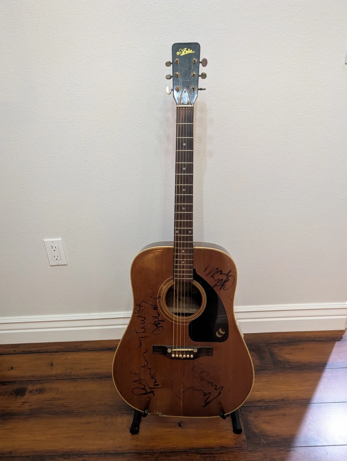 The Who Signed Acoustic Guitar Vintage Aria 6-String Autographed, image 2