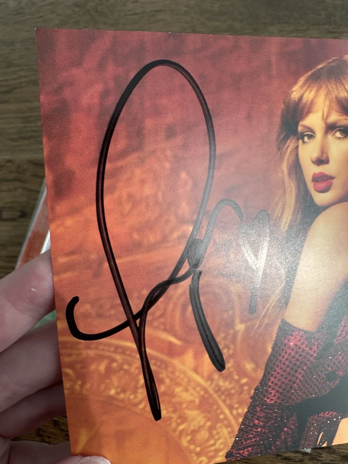 Rare Taylor Swift The Life Of A Showgirl Cd Photo 3 - Teardrop Signature!, изображение 2