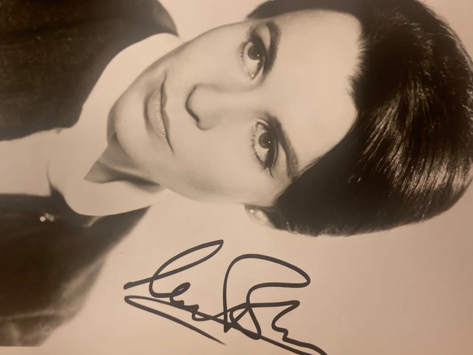 Hand SIGNED Claire Bloom 8x10 Vintage Photo 8x10 - Hamlet, Haunting, Clash Titan, image 3