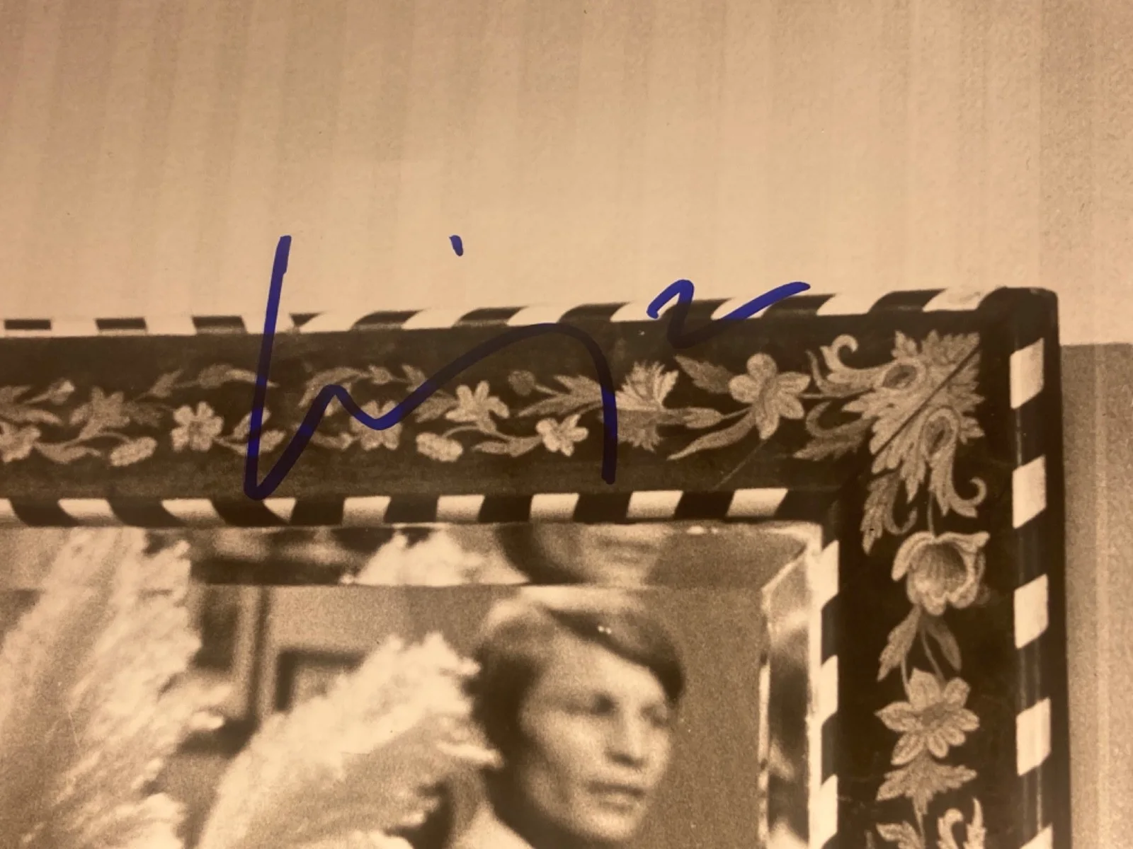 Hand SIGNED Michael York 10x8 'Zeppelin' Press Photo w/ Elke Sommer, изображение 3