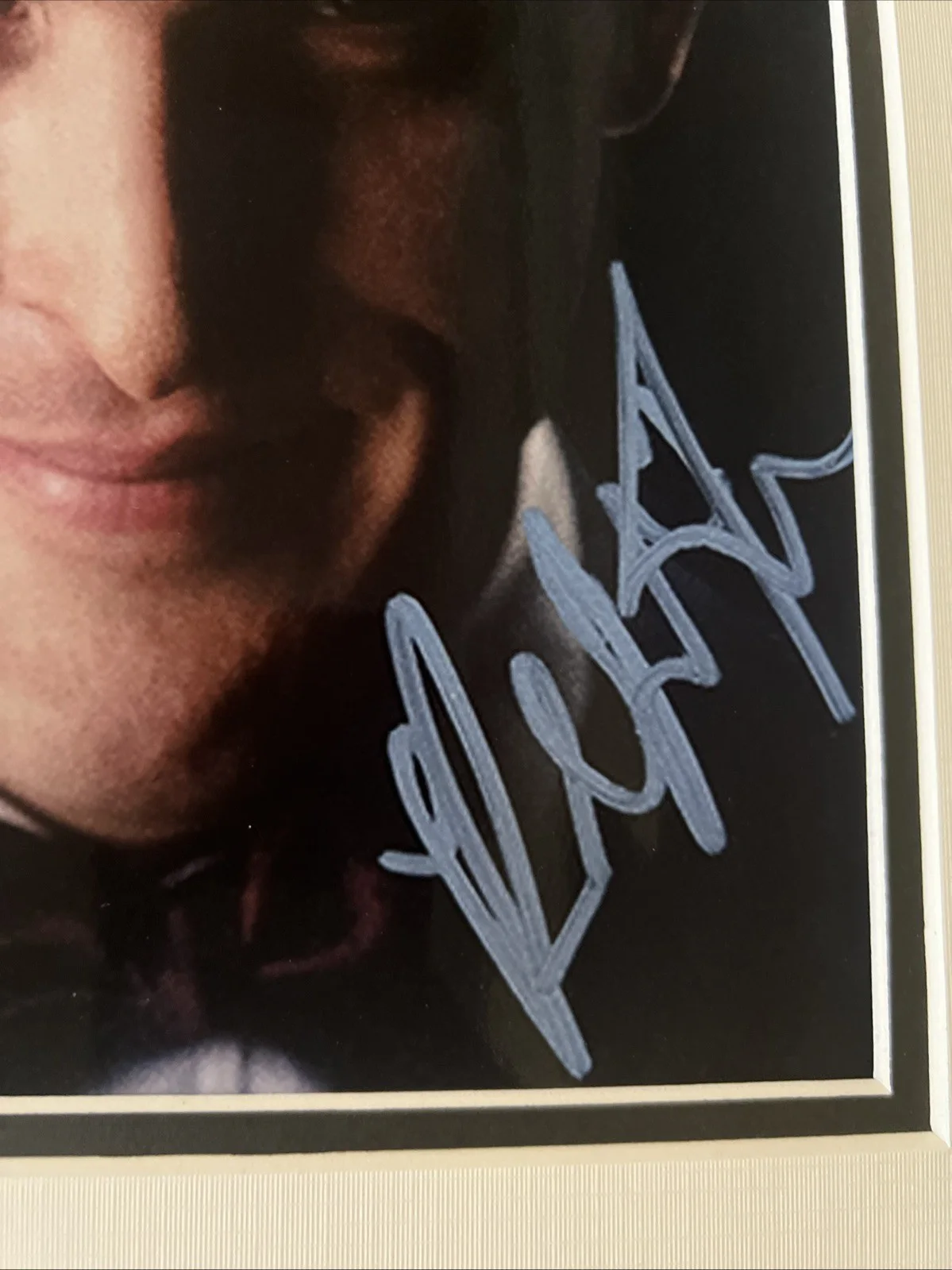 Robin Lord Taylor — ROBIN LORD TAYLOR.. Gotham's Oswald Cobblepot 8x10 SIGNED PHOTO, изображение 2