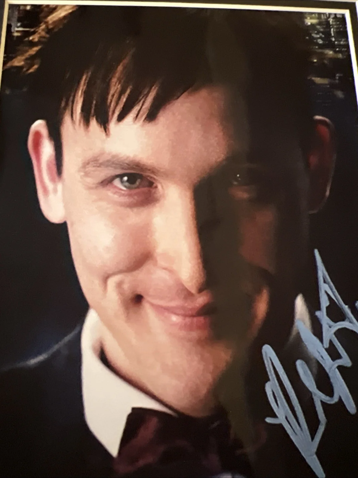 Robin Lord Taylor — ROBIN LORD TAYLOR.. Gotham's Oswald Cobblepot 8x10 SIGNED PHOTO, изображение 3