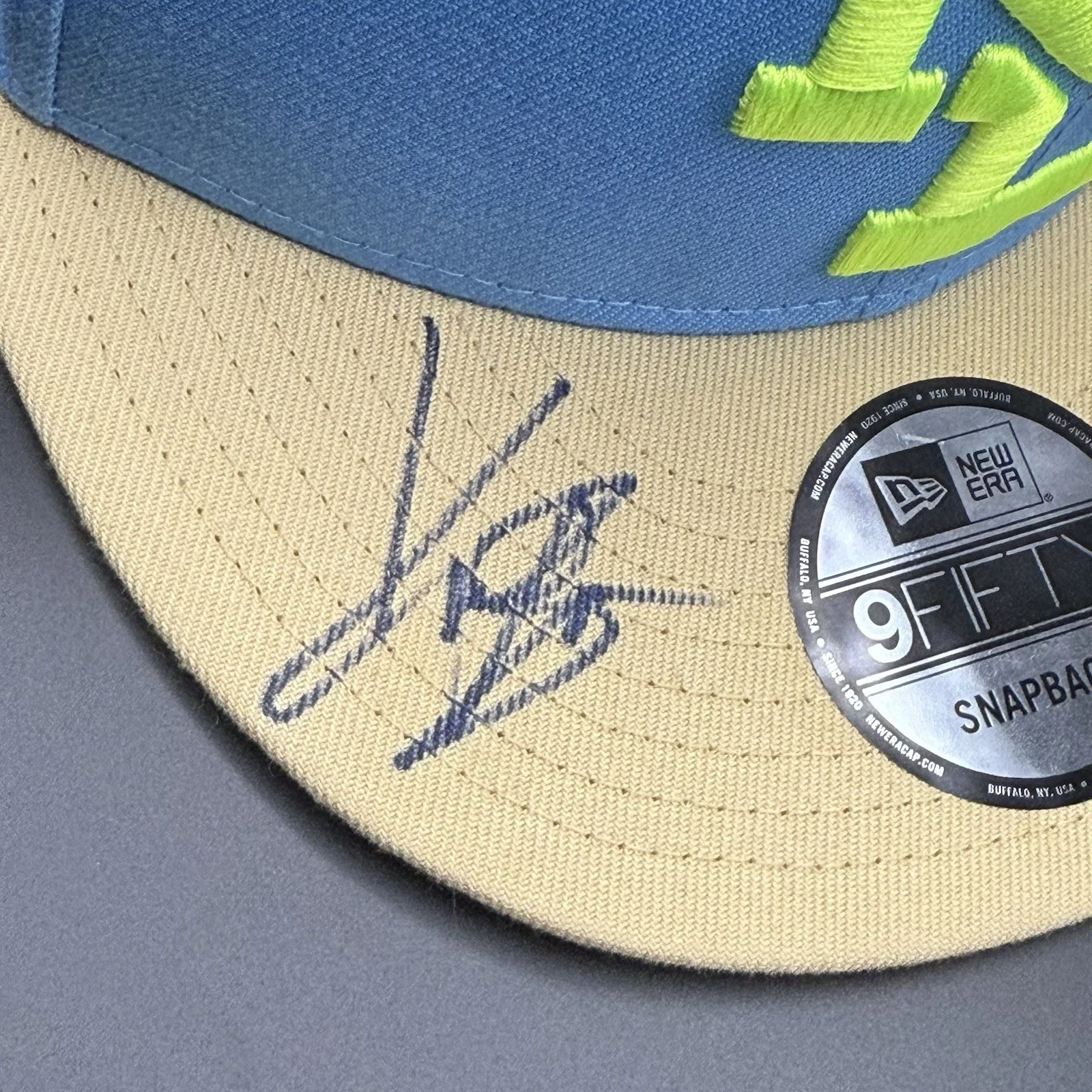 Kane Brown Singer Signed “Game Worn” Celebrity Softball Hat 2024 MLB ASG Texas, изображение 4