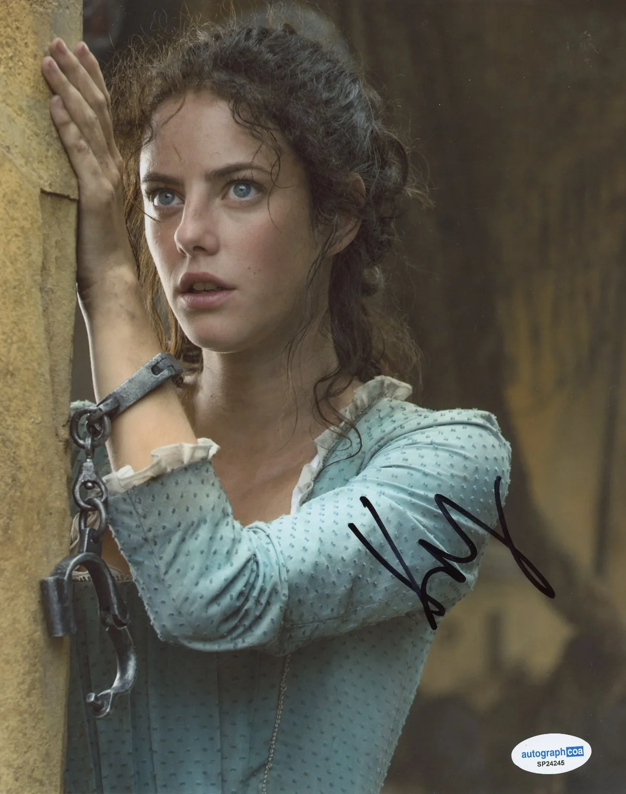 Kaya Scodelario — Kaya Scodelario Signed PIRATES OF THE CARIBBEAN 8x10 Photo EXACT Proof ACOA B, изображение 2