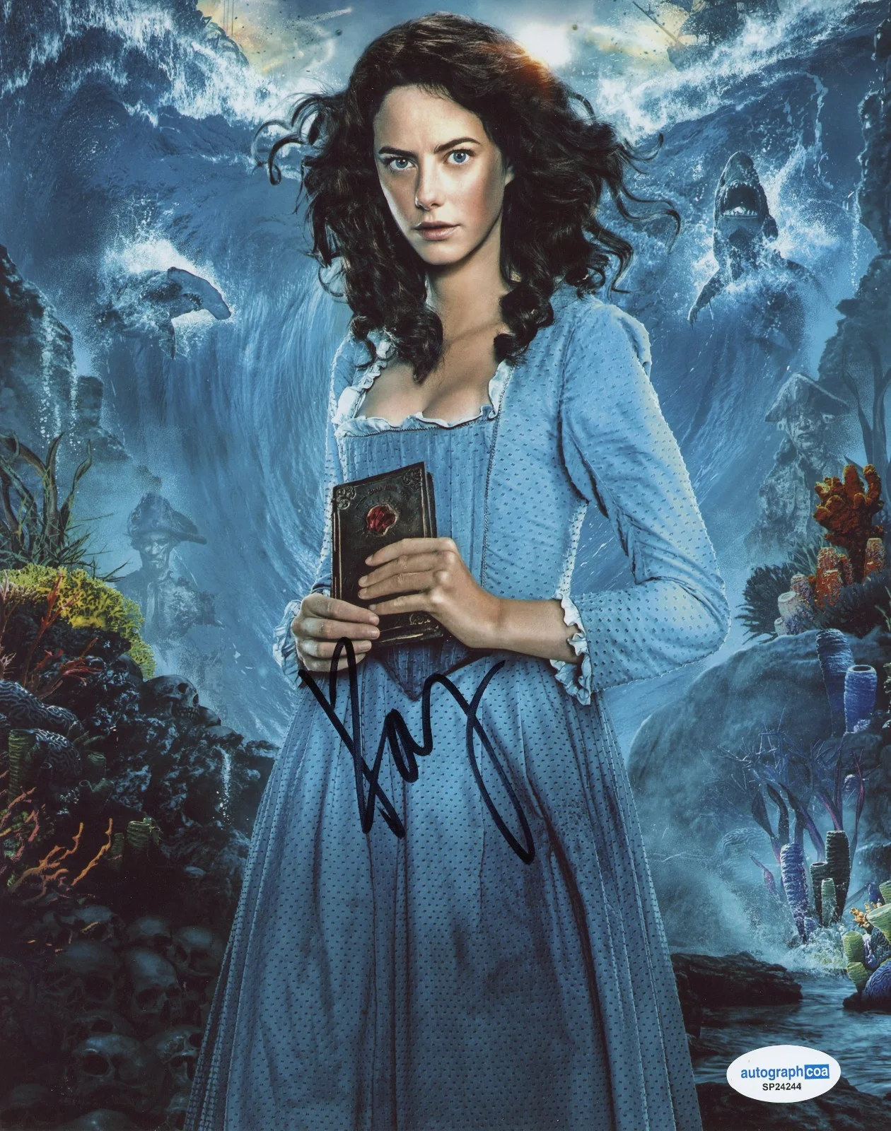 Kaya Scodelario — Kaya Scodelario Signed PIRATES OF THE CARIBBEAN 8x10 Photo EXACT Proof ACOA A, изображение 2