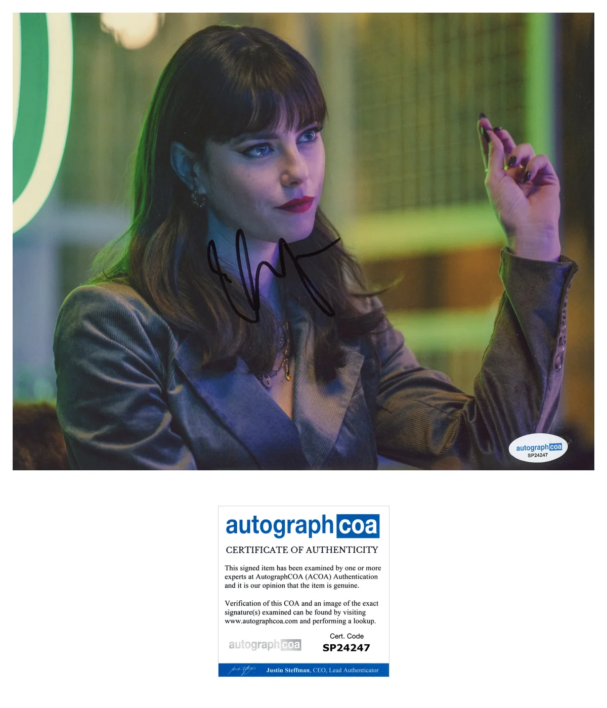 Kaya Scodelario — Kaya Scodelario Signed THE GENTLEMEN Susie Glass 8x10 Photo PROOF ACOA D