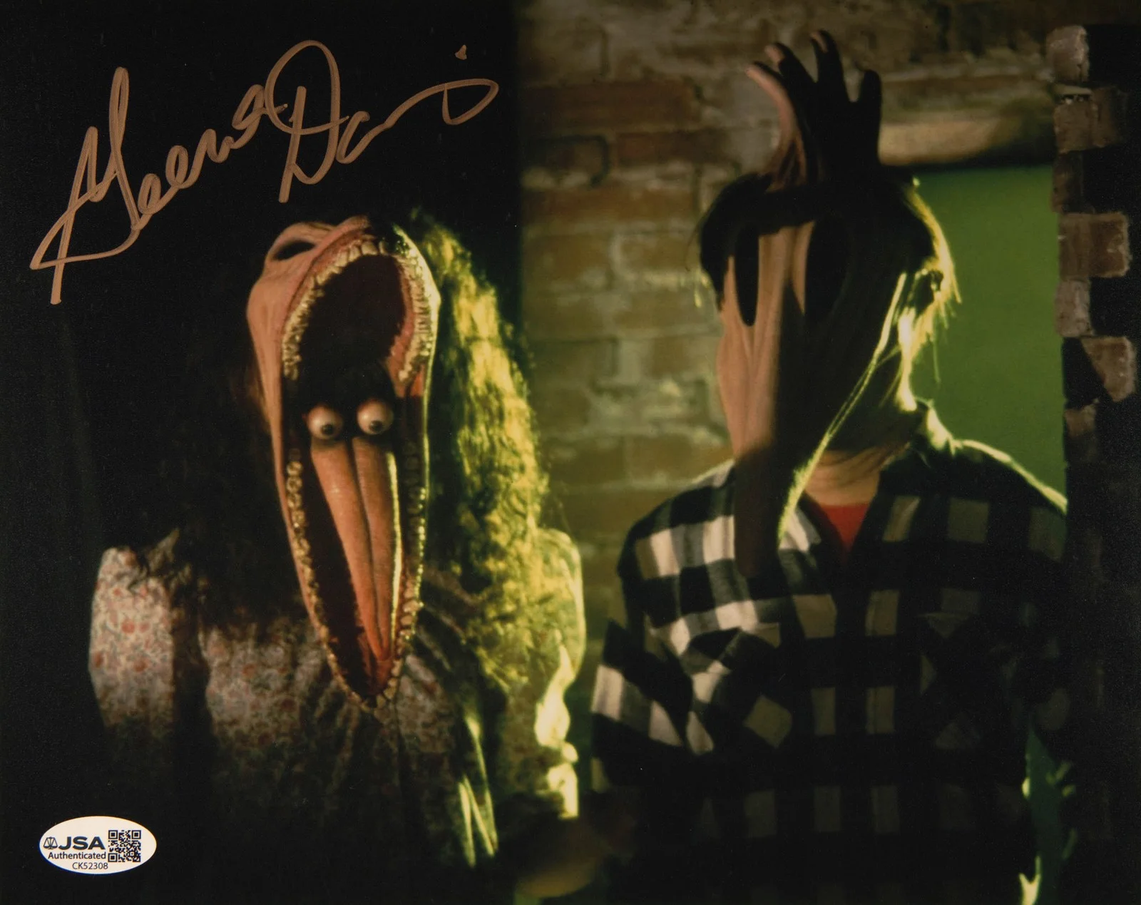Geena Davis — Geena Davis Signed 8x10 Photo Lydia Deetz Beetlejuice JSA COA Private Signing, image 2