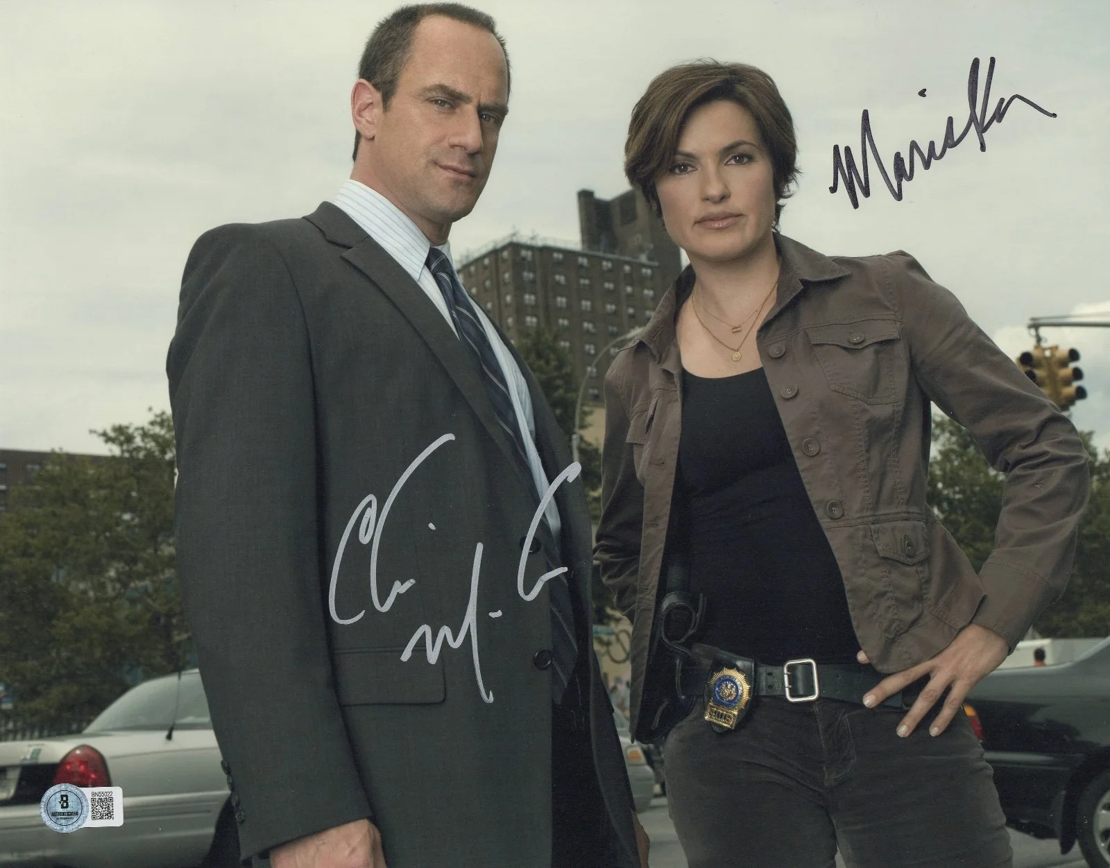 MARISKA HARGITAY CHRIS MELONI — MARISKA HARGITAY CHRIS MELONI SIGNED AUTO LAW & ORDER SVU 11X14 PHOTO BECKETT