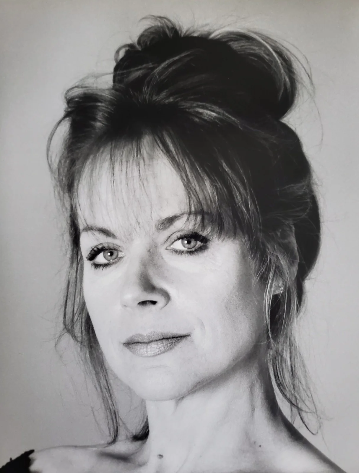 MARY TAMM - THREE VINTAGE ORIGINAL 1990s PHOTOS - DR WHO - ROMANA - BROOKSIDE, image 2