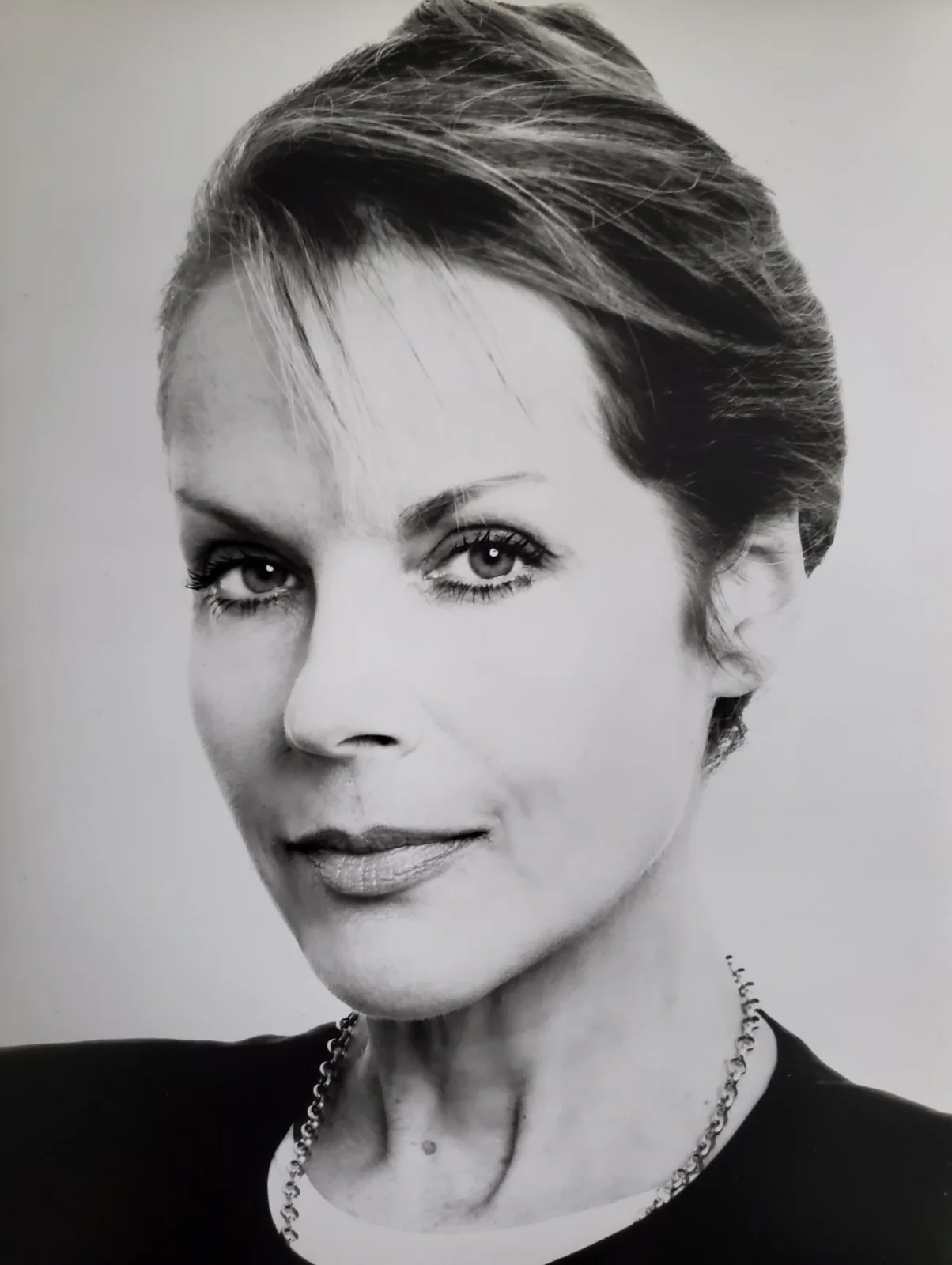 MARY TAMM - THREE VINTAGE ORIGINAL 1990s PHOTOS - DR WHO - ROMANA - BROOKSIDE, image 4