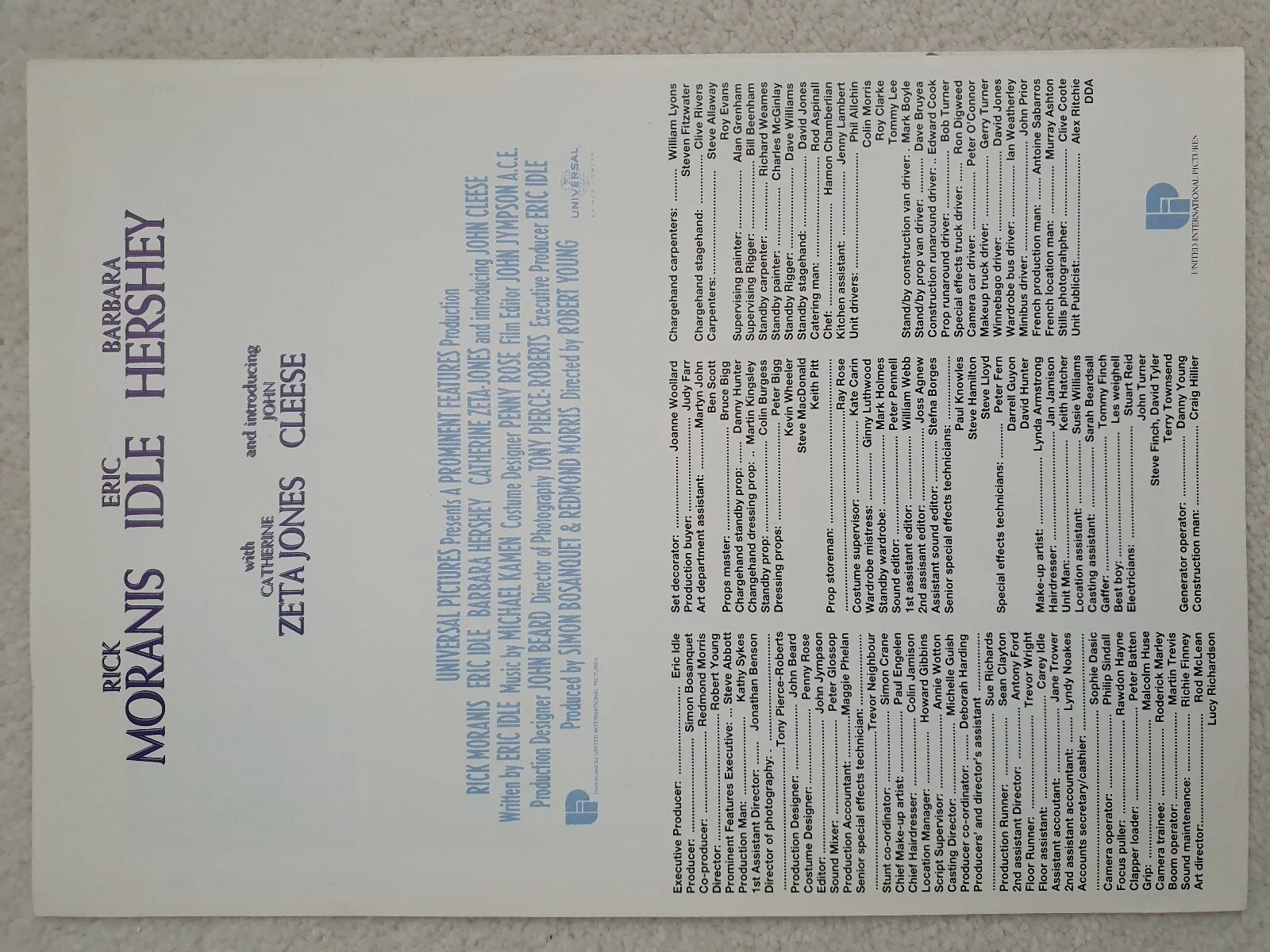 SPLITTING HEIRS - 2 VINTAGE PRESS SYNOPSIS BOOKLETS - ZETA JONES, IDLE, CLEESE, изображение 3
