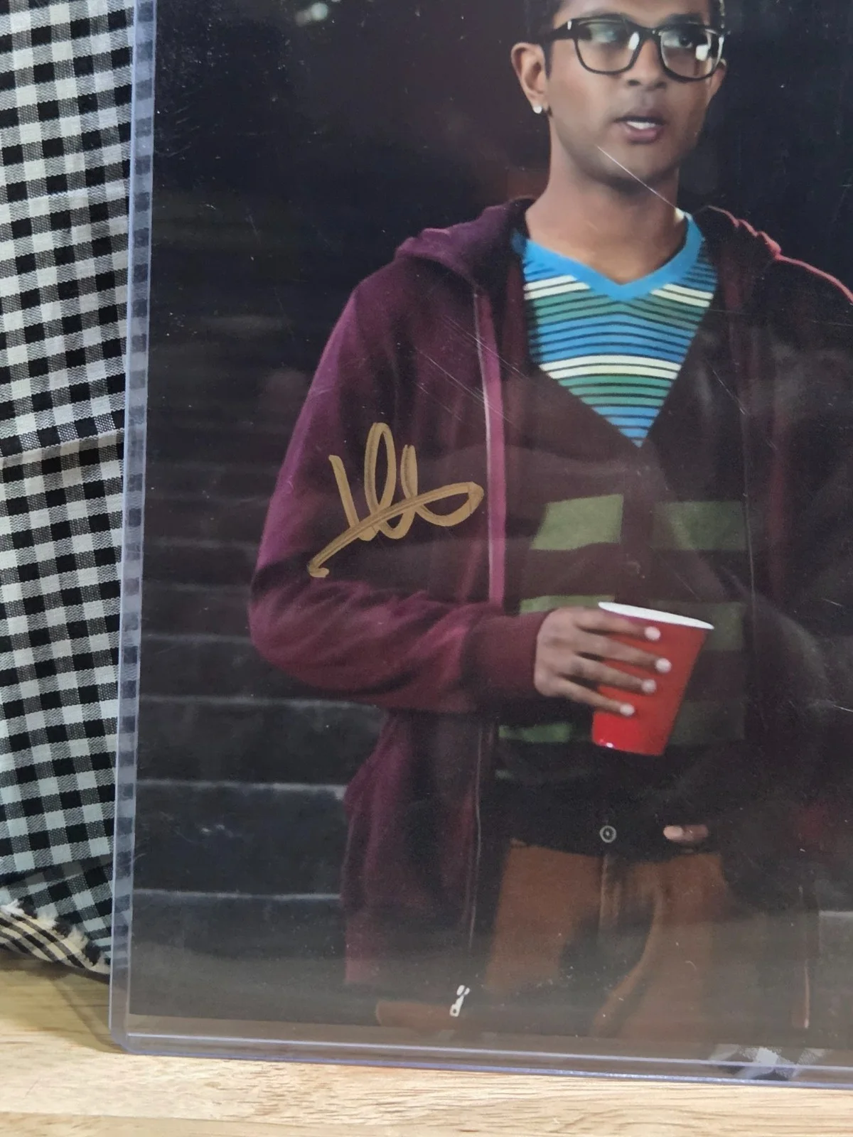 Utkarsh Ambudkar — Utkarsh Ambudkar Signed 8x10 Photo Donald Pitch Perfect Autograph JSA, изображение 2