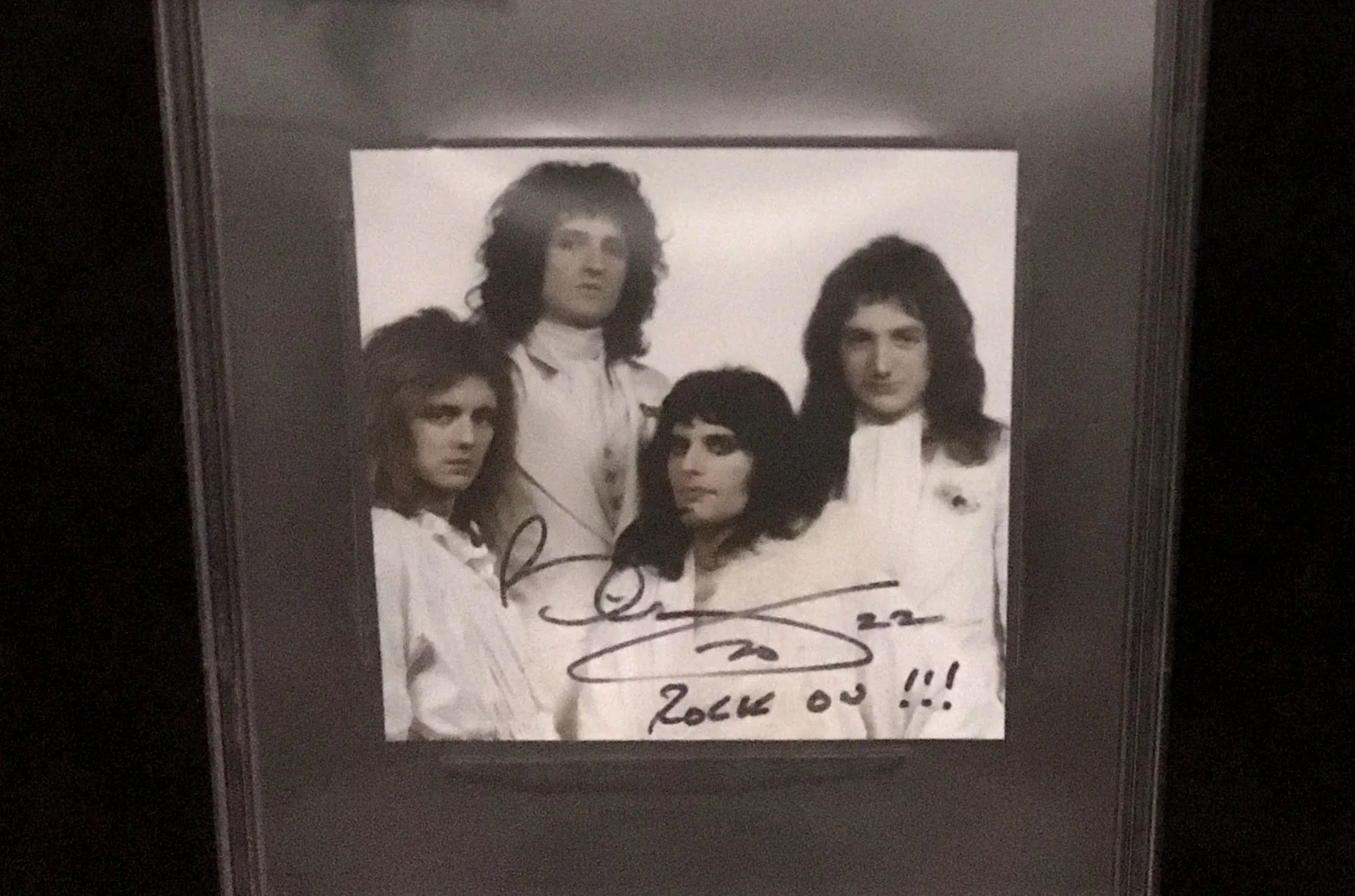 BRIAN MAY AUTOGRAPHED QUEEN PHOTO SIGNED & INSCRIBED BECKETT AUTHENTIC BAS BGS, image 2