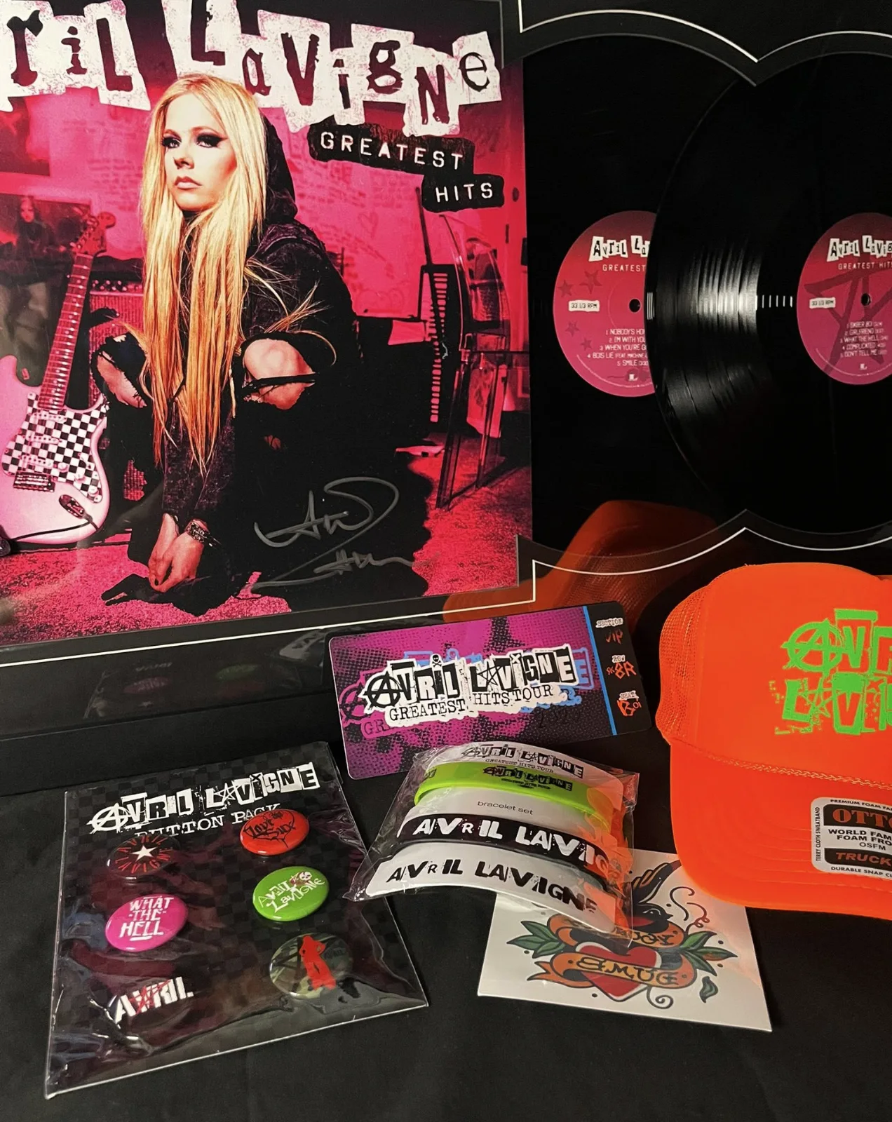 JSA SIGNED & FRAMED | AVRIL LAVIGNE 🎸 Greatest Hits VIP Tour Package Vinyl 2LP, изображение 5