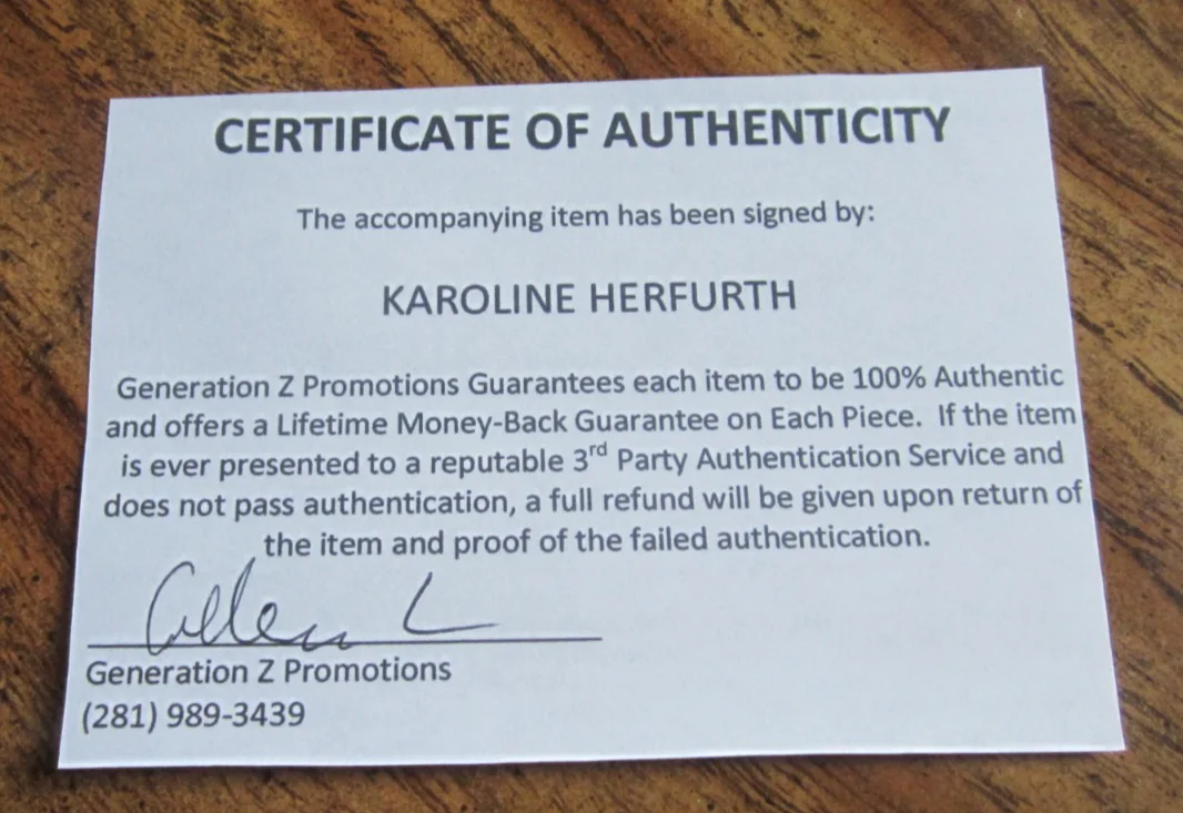 Karoline Herfurth — Karoline Herfurth Actress Autographed 4X5.75 Photo "Beat" "The Little Witch", изображение 3