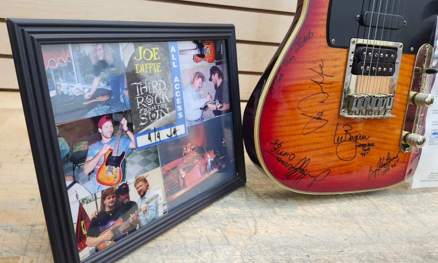 Joe Diffie & Band SIGNED Stage Guitars GT360 Guitar Sunburst w/ JSA Cert Auto, изображение 2