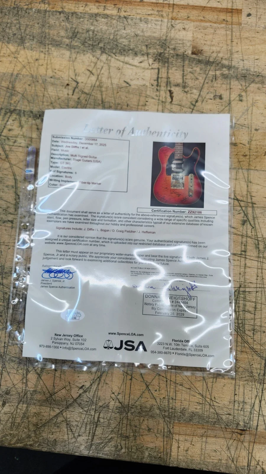 Joe Diffie & Band SIGNED Stage Guitars GT360 Guitar Sunburst w/ JSA Cert Auto, изображение 4