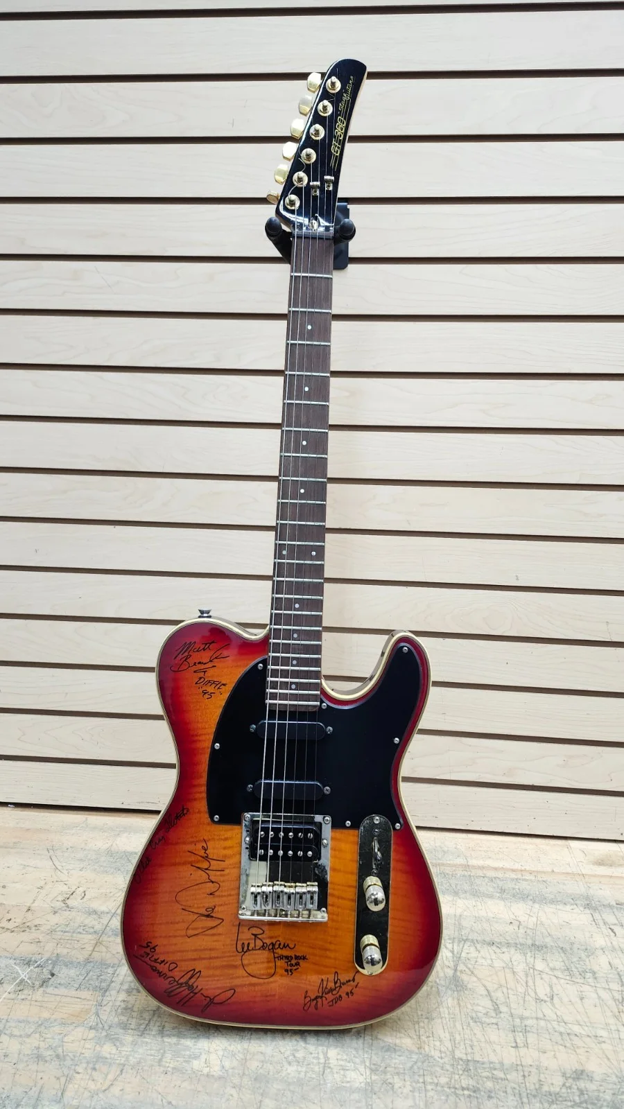 Joe Diffie & Band SIGNED Stage Guitars GT360 Guitar Sunburst w/ JSA Cert Auto, изображение 5