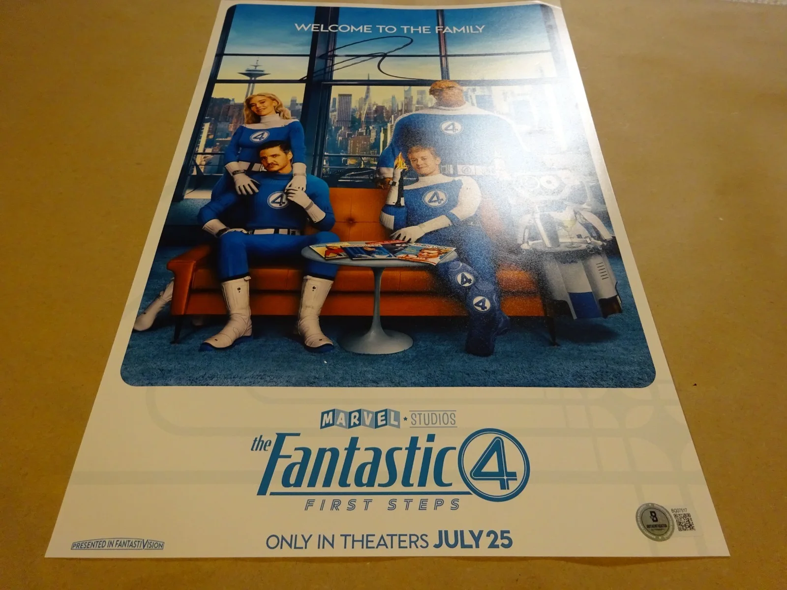 Julia Garner — Signed Julia Garner Autographed Fantastic 4 Silver Surfer 11"X17" Photo BAS COA, изображение 2