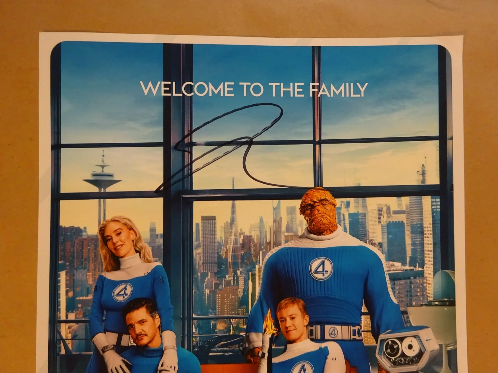 Julia Garner — Signed Julia Garner Autographed Fantastic 4 Silver Surfer 11"X17" Photo BAS COA, изображение 3