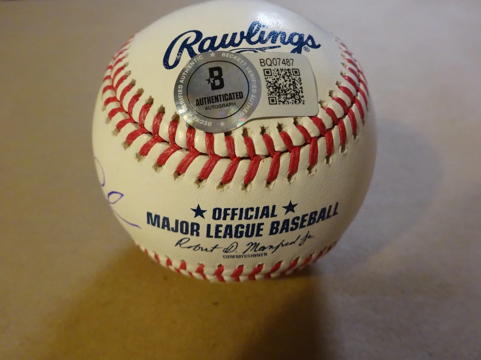 Rachel Brosnahan — Autographed Rachel Brosnahan Signed Mrs. Maisel Baseball Beckett BAS COA, image 4