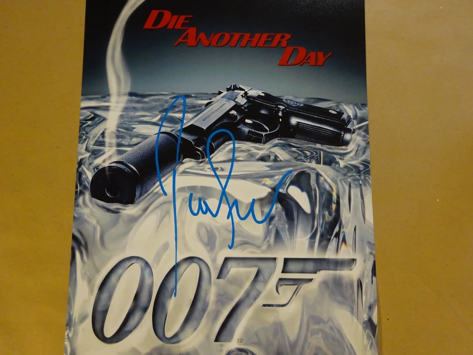 Pierce Brosnan — Signed Pierce Brosnan Autographed 007 Die Another Day 11"X17" Photo BAS COA, изображение 3