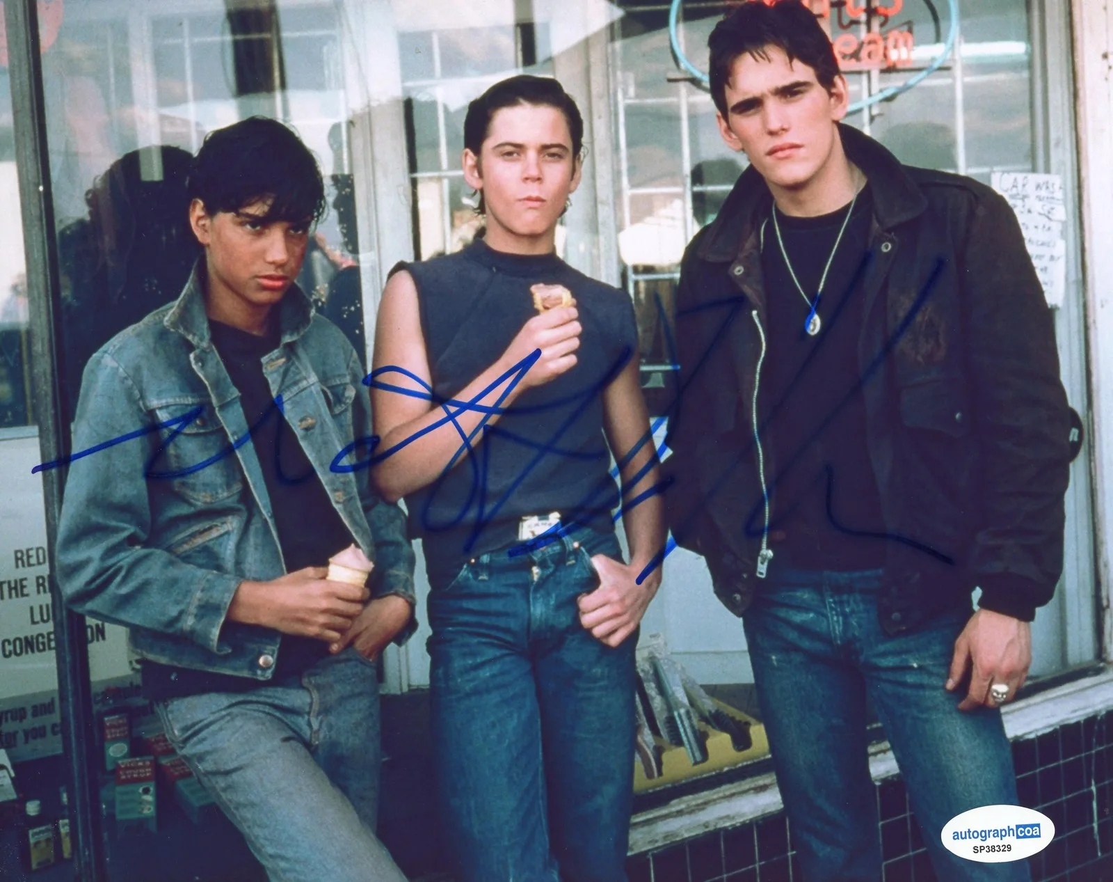 Matt Dillon — Matt Dillon "The Outsiders" AUTOGRAPH Signed 'Dally Winston' 8x10 Photo B ACOA, изображение 2