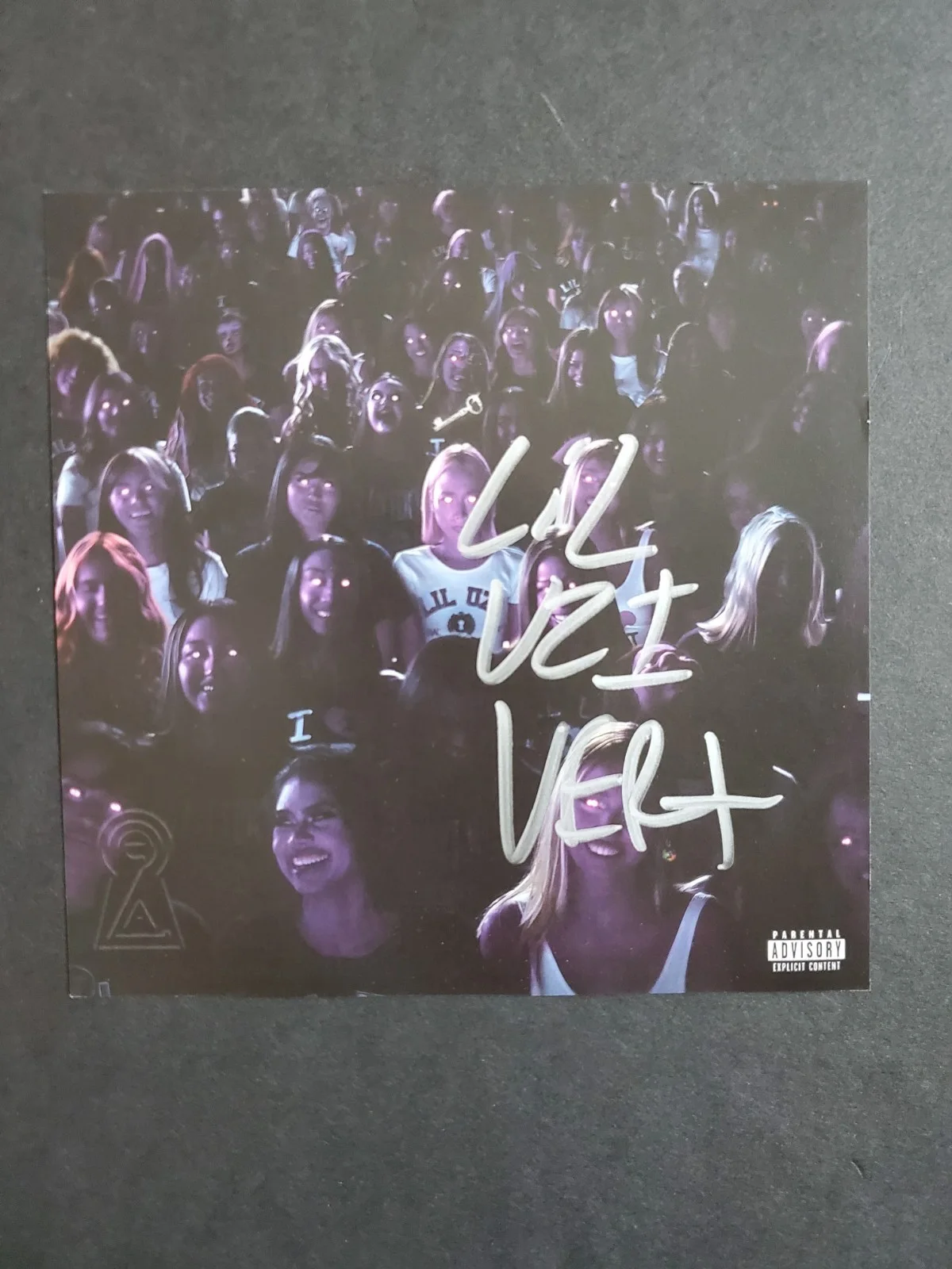 Lil Uzi Vert Signed Eternal Atake 2 CD + Bonus Uzi Keychain, изображение 2