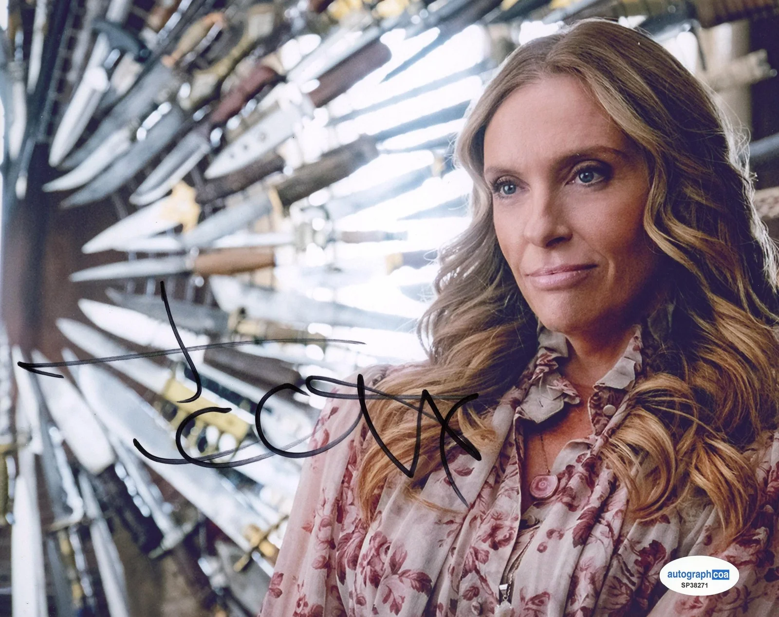 Toni Collette — Toni Collette "Knives Out" AUTOGRAPH Signed 'Joni Thrombey' 8x10 Photo ACOA, изображение 2
