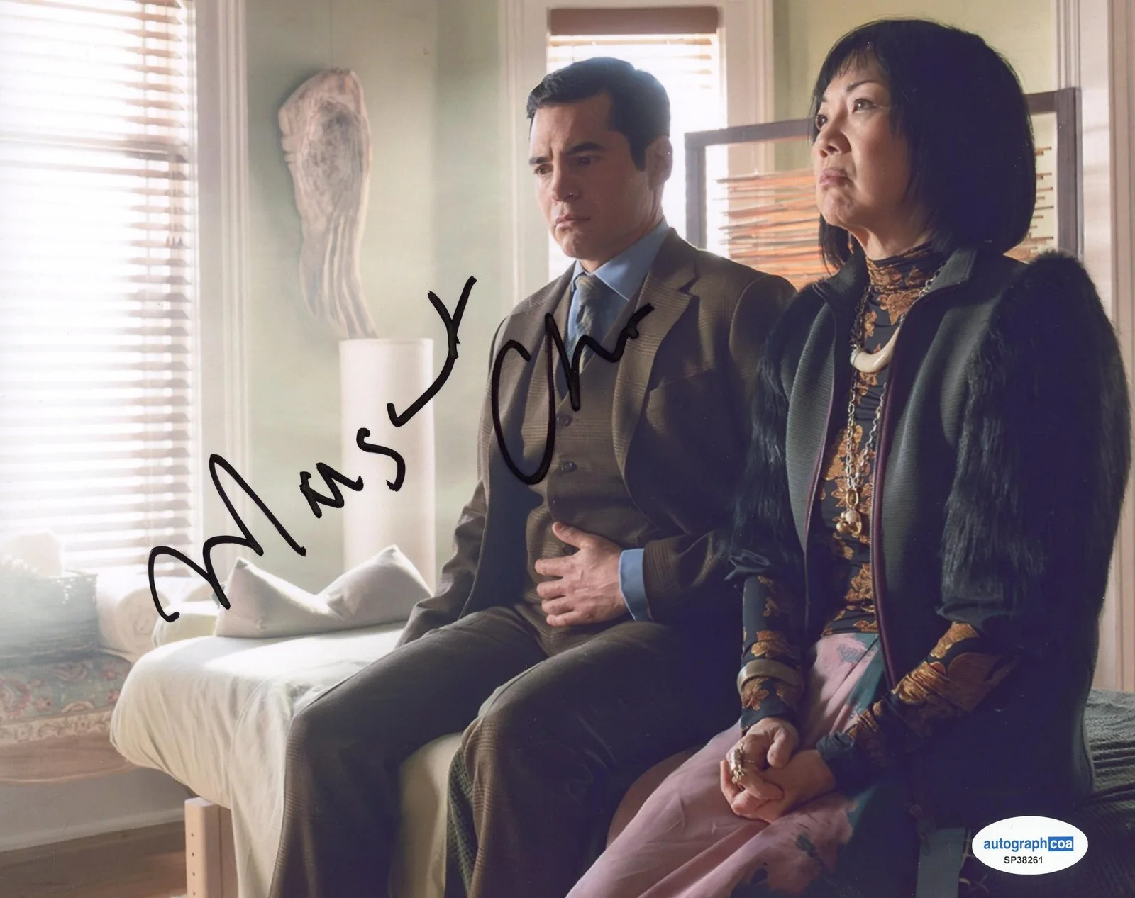 Margaret Cho — Margaret Cho "Will Trent" AUTOGRAPH Signed 'Dr. Roach' 8x10 Photo ACOA, изображение 2