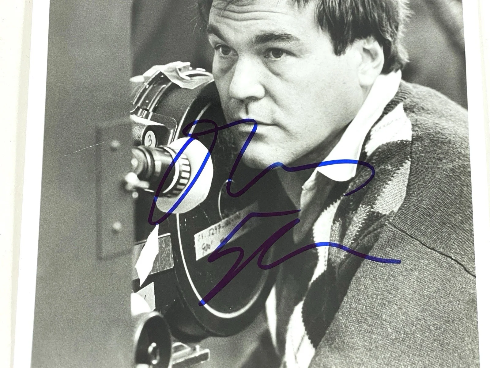 Oliver Stone — Oliver Stone Autographed Wall Street Promo 8x10 Press Photo Signed Director ACOA, изображение 2