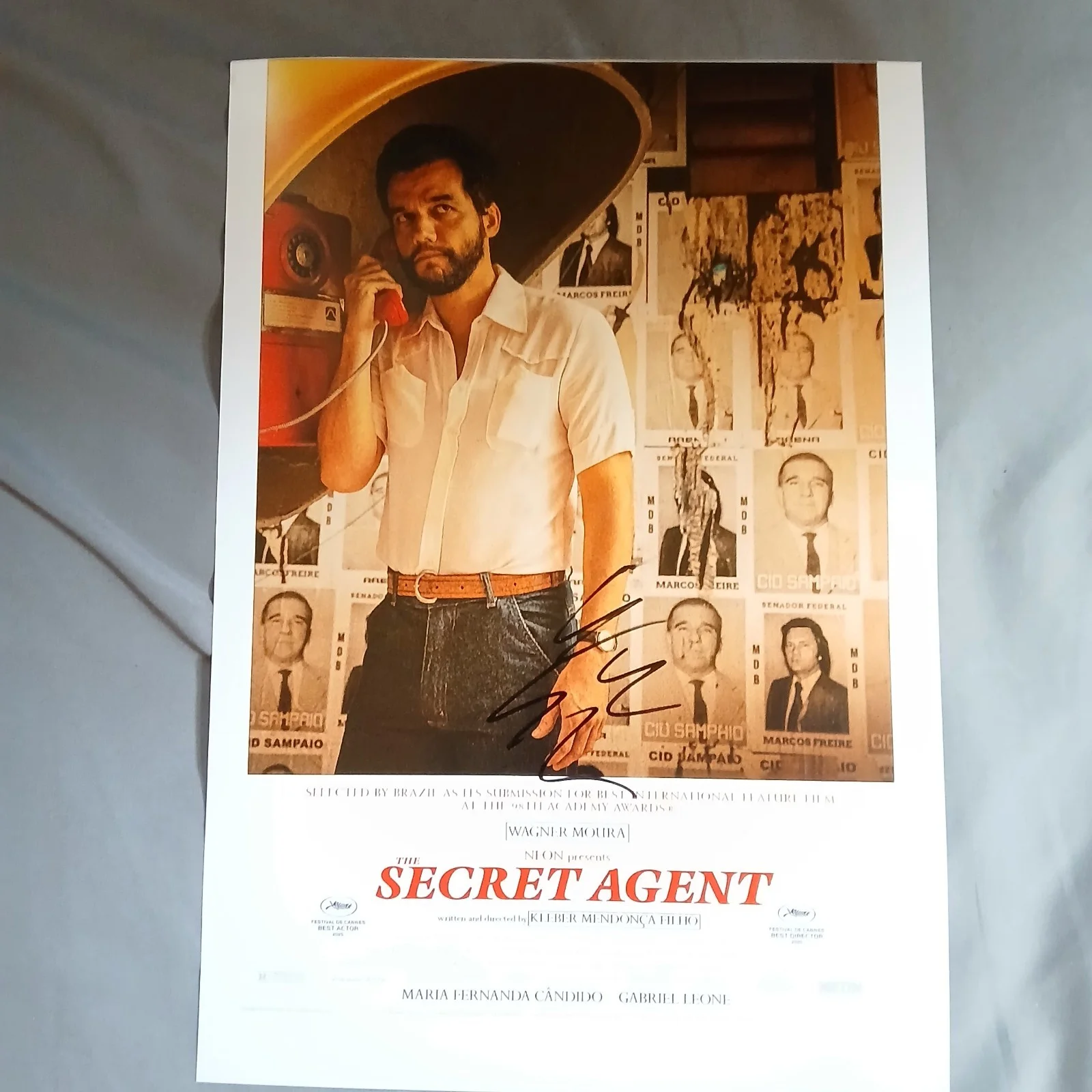 Wagner Moura — WAGNER MOURA Hand Signed THE SECRET AGENT 12x17 Photo 📸